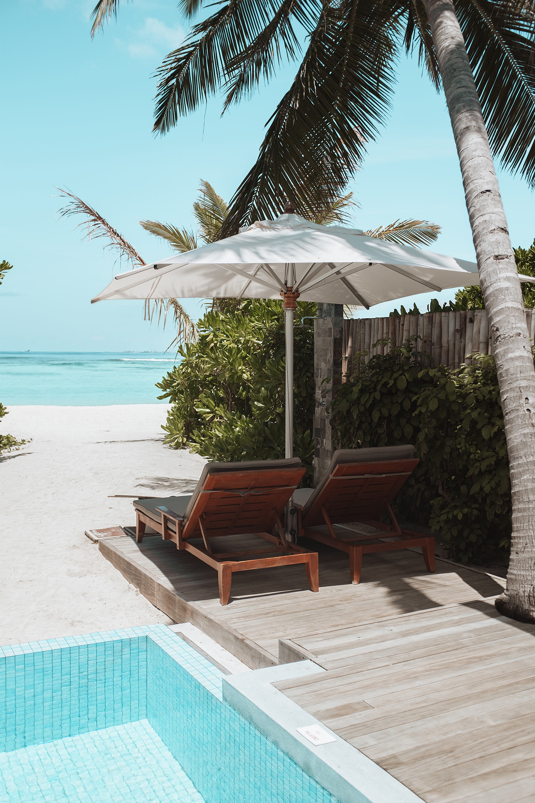 velassaru maldives terrasse travel blog sunnyinga