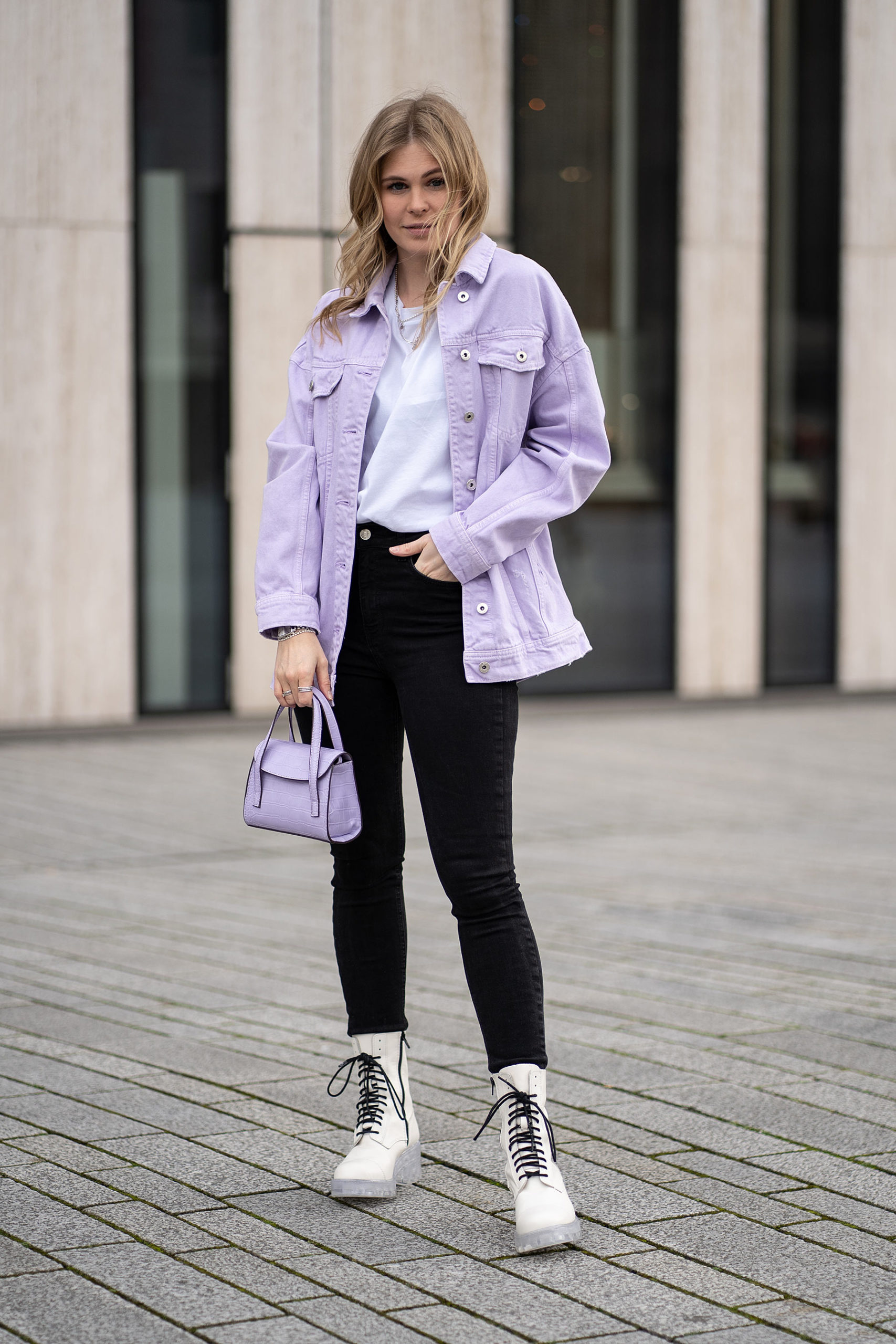 inga brauer lavendel trend outfit frühling streetstyle düsseldorf