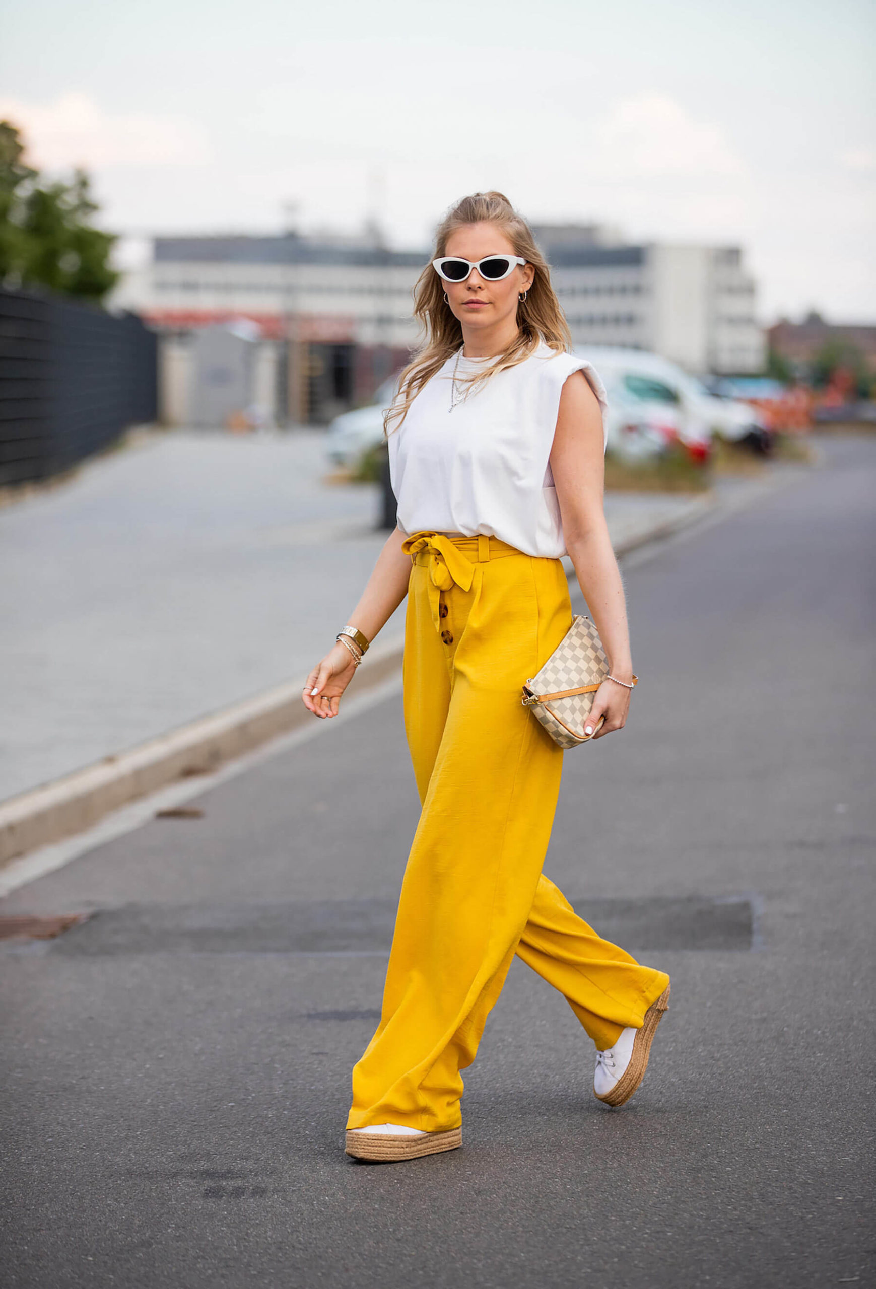 inga brauer streetstyle fashion blogger düsseldorf gelbe hose sommerlook