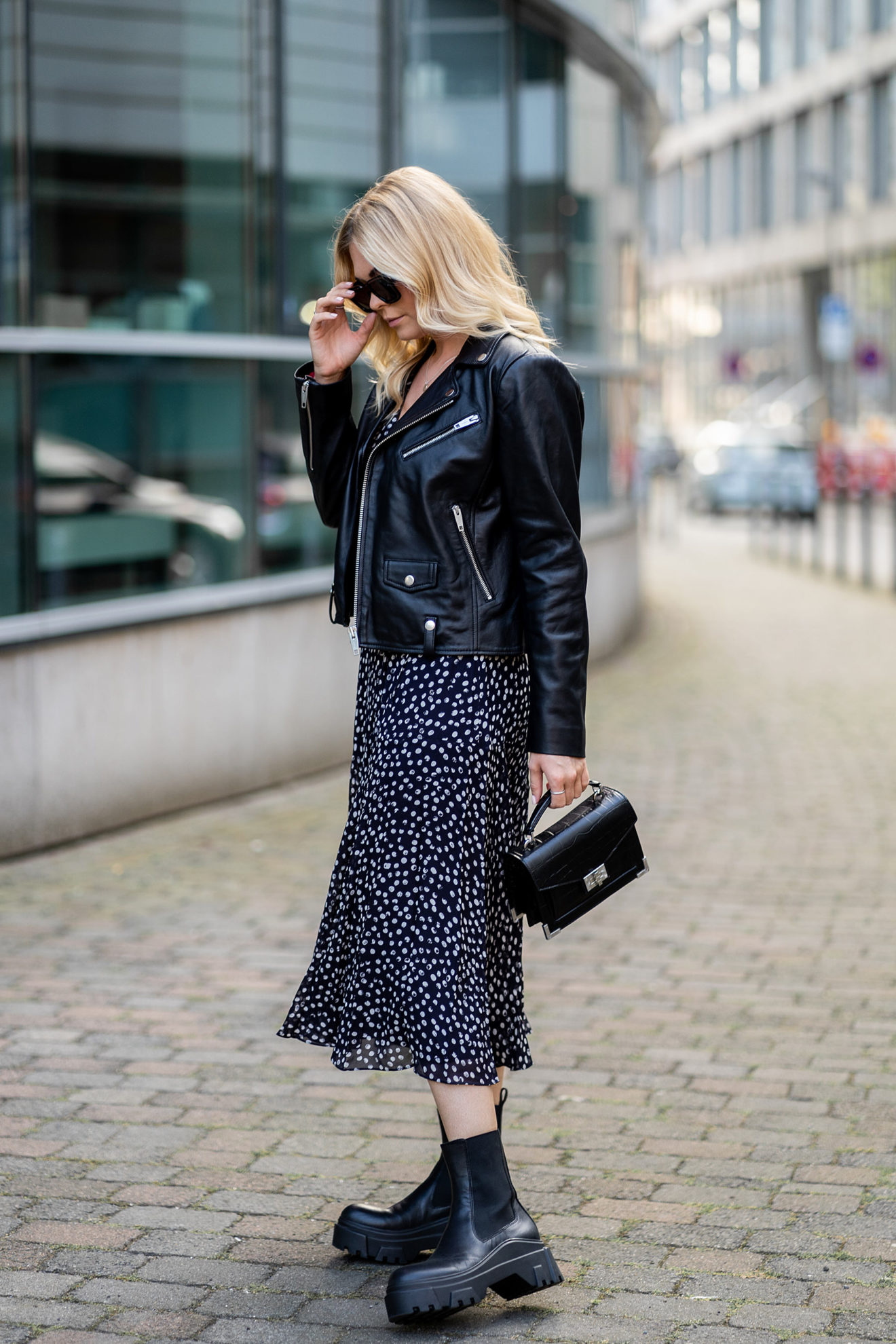 Kleid Mit Boots Kombinieren Herbst