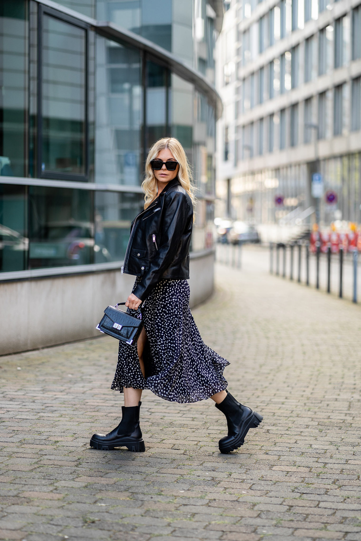 Biker Boots Mit Kleid Kombinieren