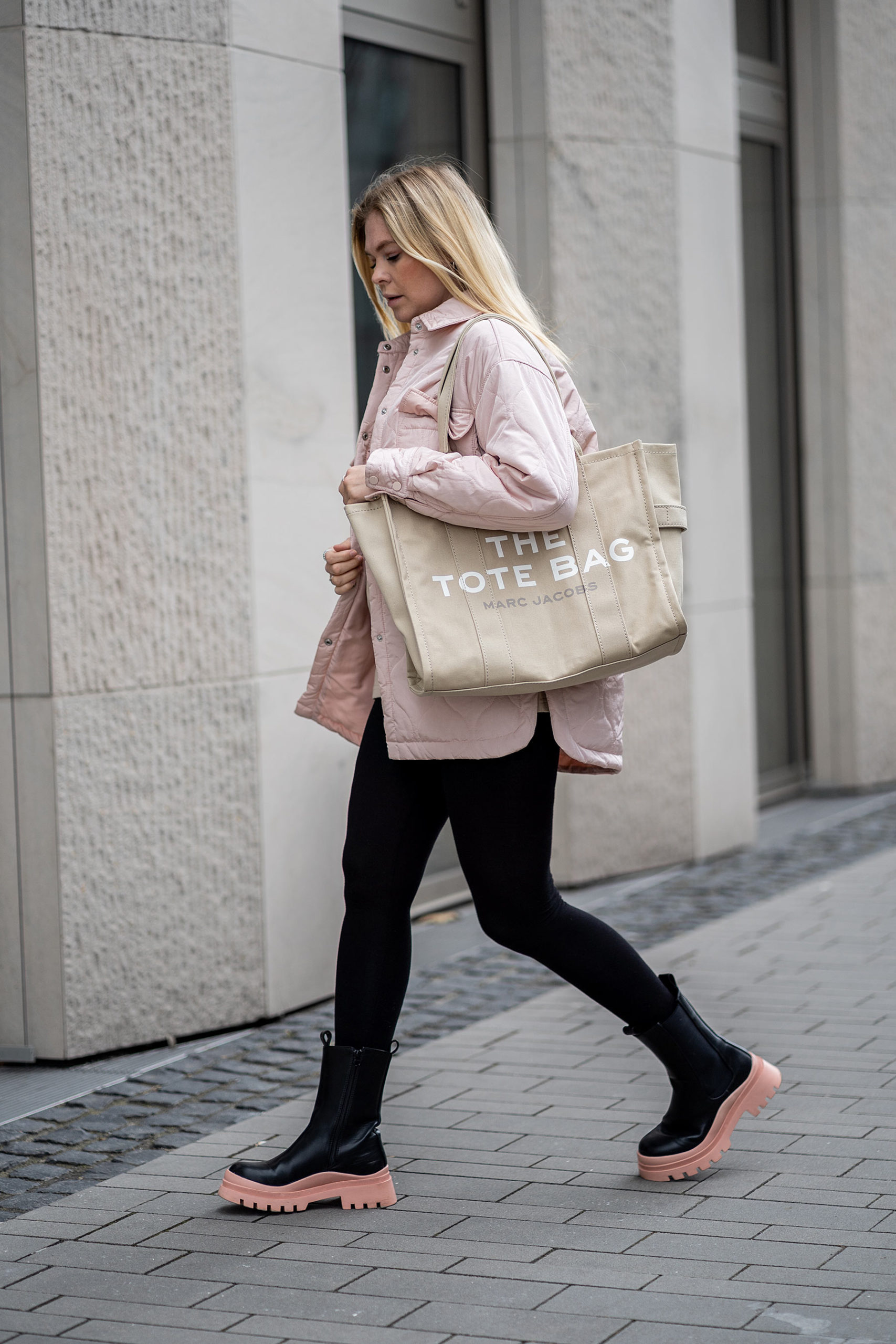 bottega veneta boots schwarz rosa outfit blogger sunnyinga