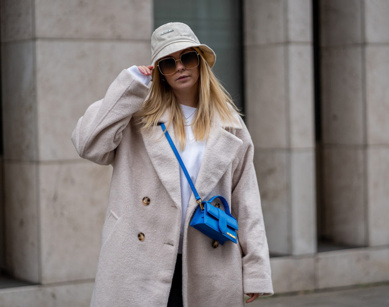 jacquemus bucket hat mini tasche accessoires fashion blogger inga brauer sunnyinga