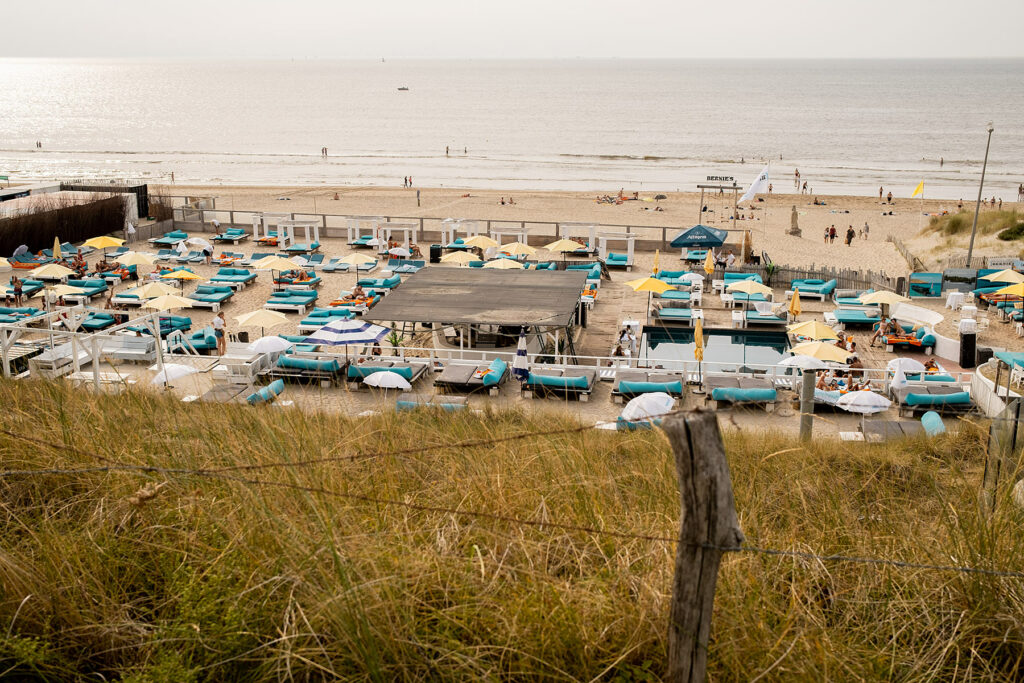 Bernie's Beachclub mit Pool in Zandvoort - Travel Blog - Sunnyinga