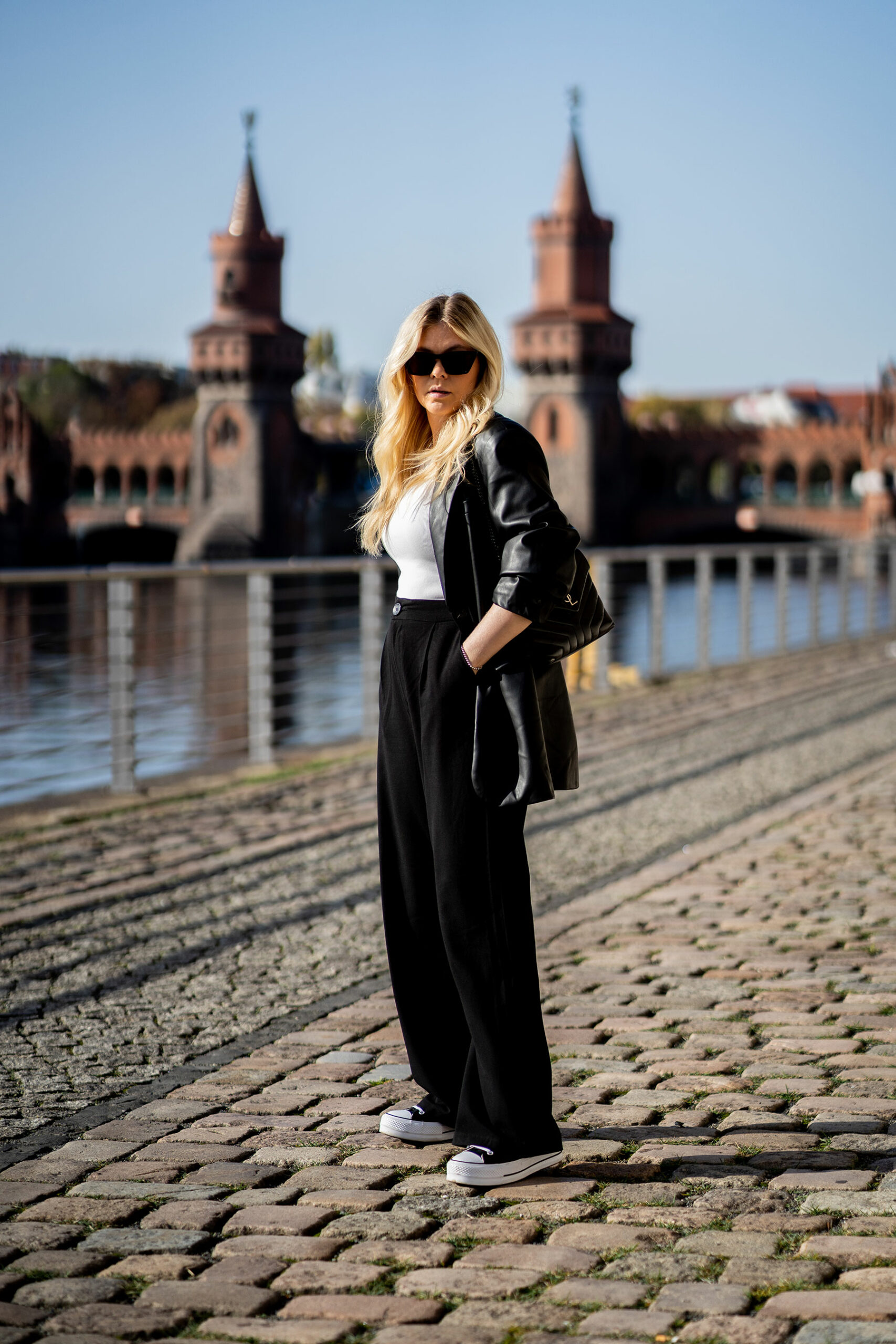 lederblazer outfit kombinieren berlin fashion influencer sunnyinga