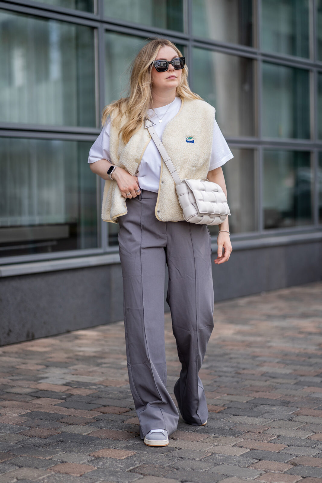 sunnyinga fashion influencer düsseldorf outfit frühling adidas campus