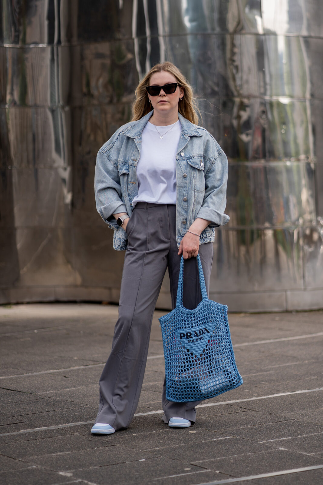 tote bag blau prada influencer düsseldorf sunnyinga