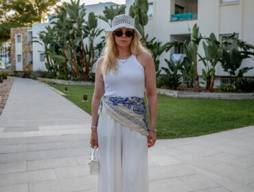 outfit seidentuch um die hüfte tragen sommer trend fashion statement sunnyinga