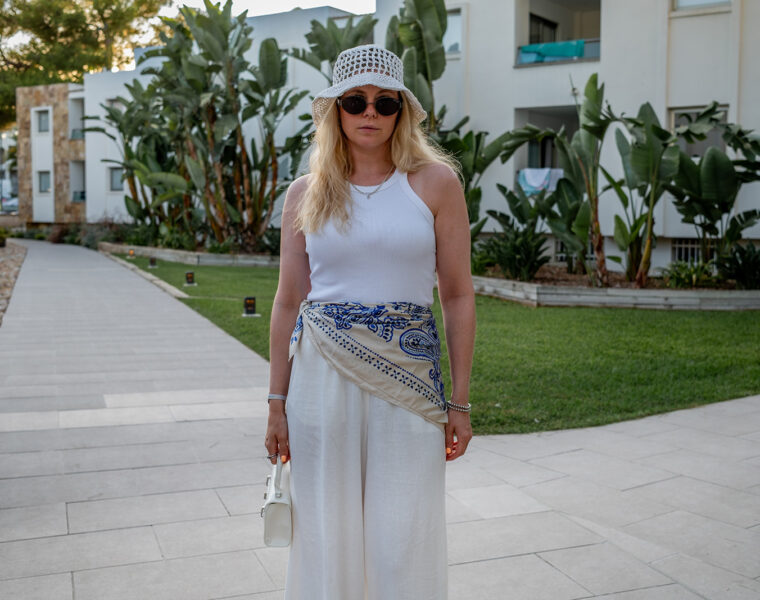 outfit seidentuch um die hüfte tragen sommer trend fashion statement sunnyinga