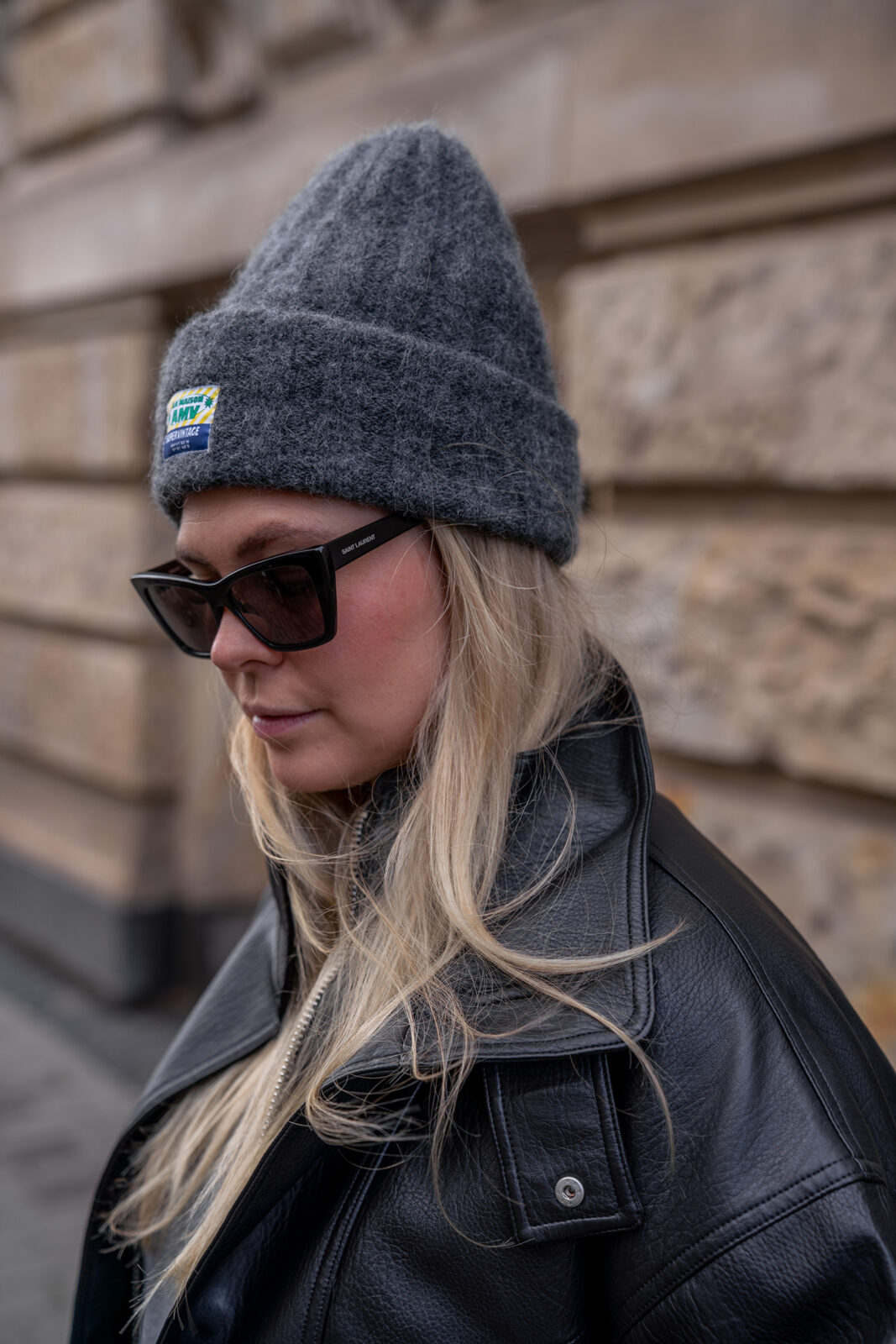 american vintage beanie grau saint laurent sonnenbrille schwarz outfit herbst