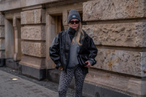 outfit oversize lederjacke stylen streetstyle fashion influencer sunnyinga