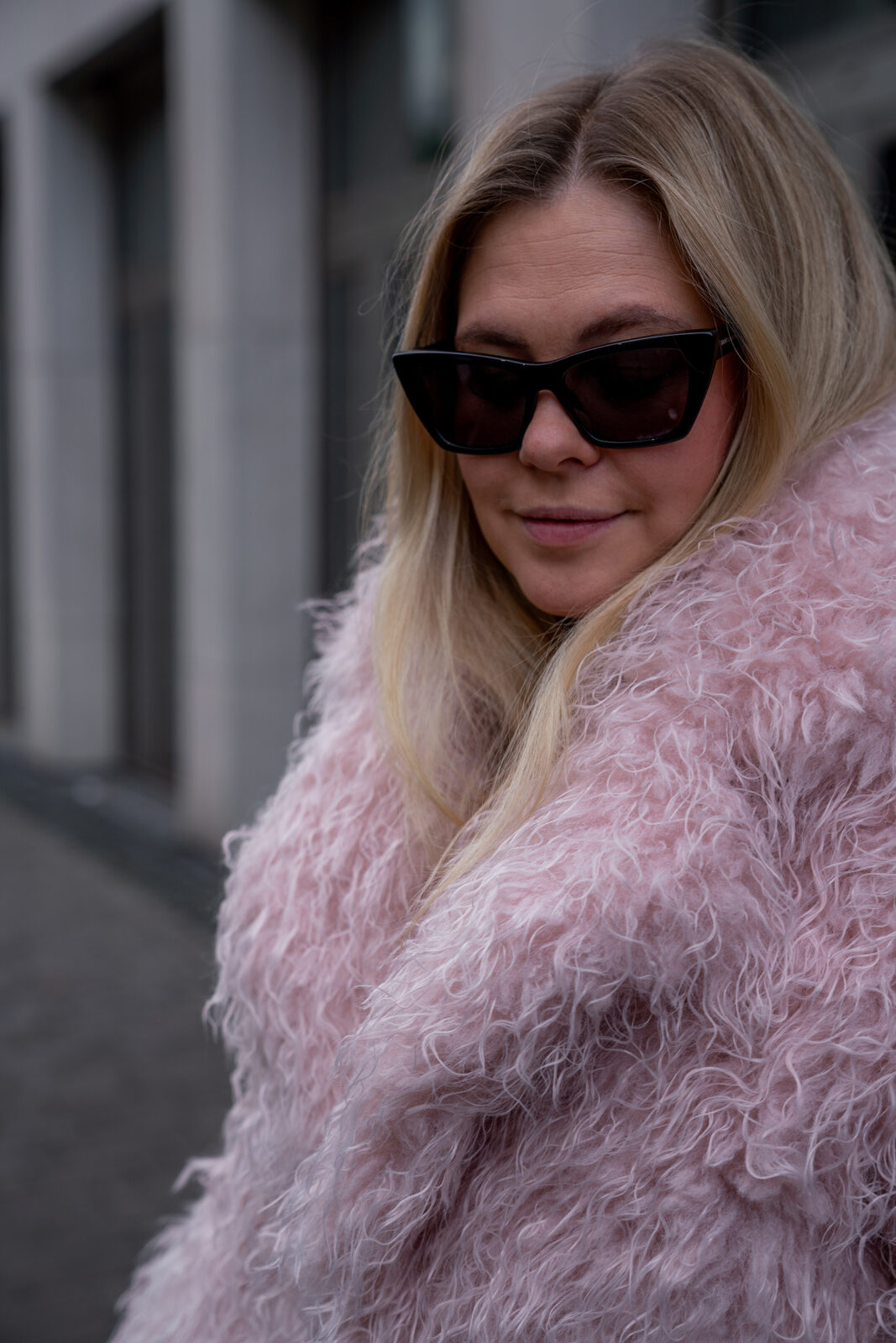 sonnenbrille schwarz saint laurent outfit winter