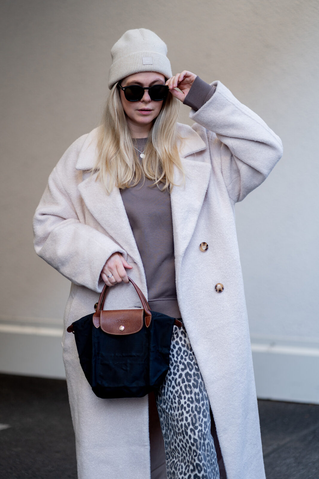 acne studios beanie beige winter outfit fashion influencer