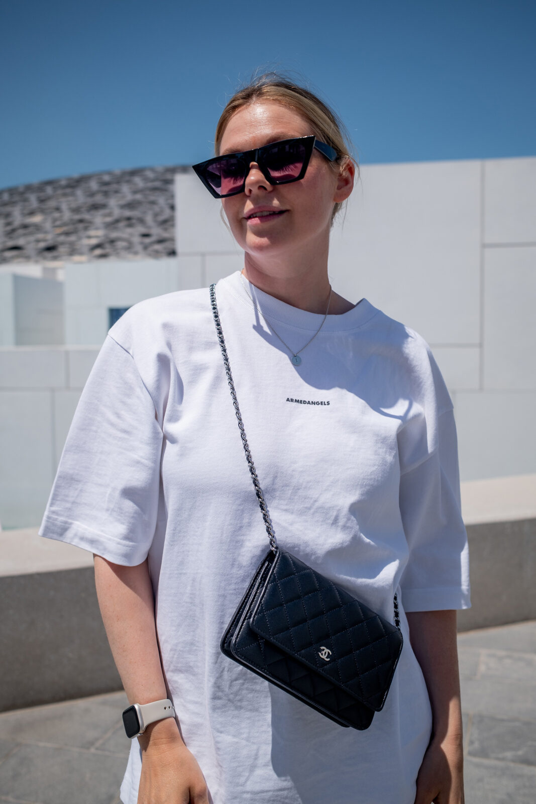 armedangel shirt weiß outfit sunnyinga sommer