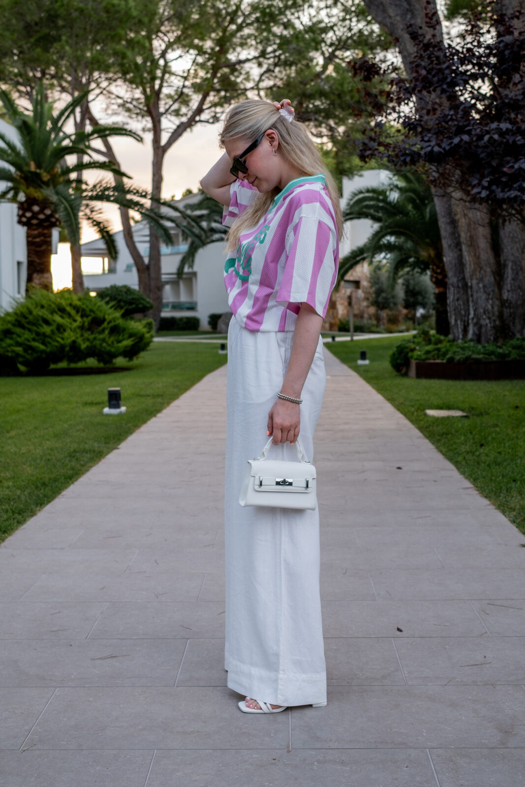 leinenhose weiß outfit sommer urlaub fashion blogger sunnyinga