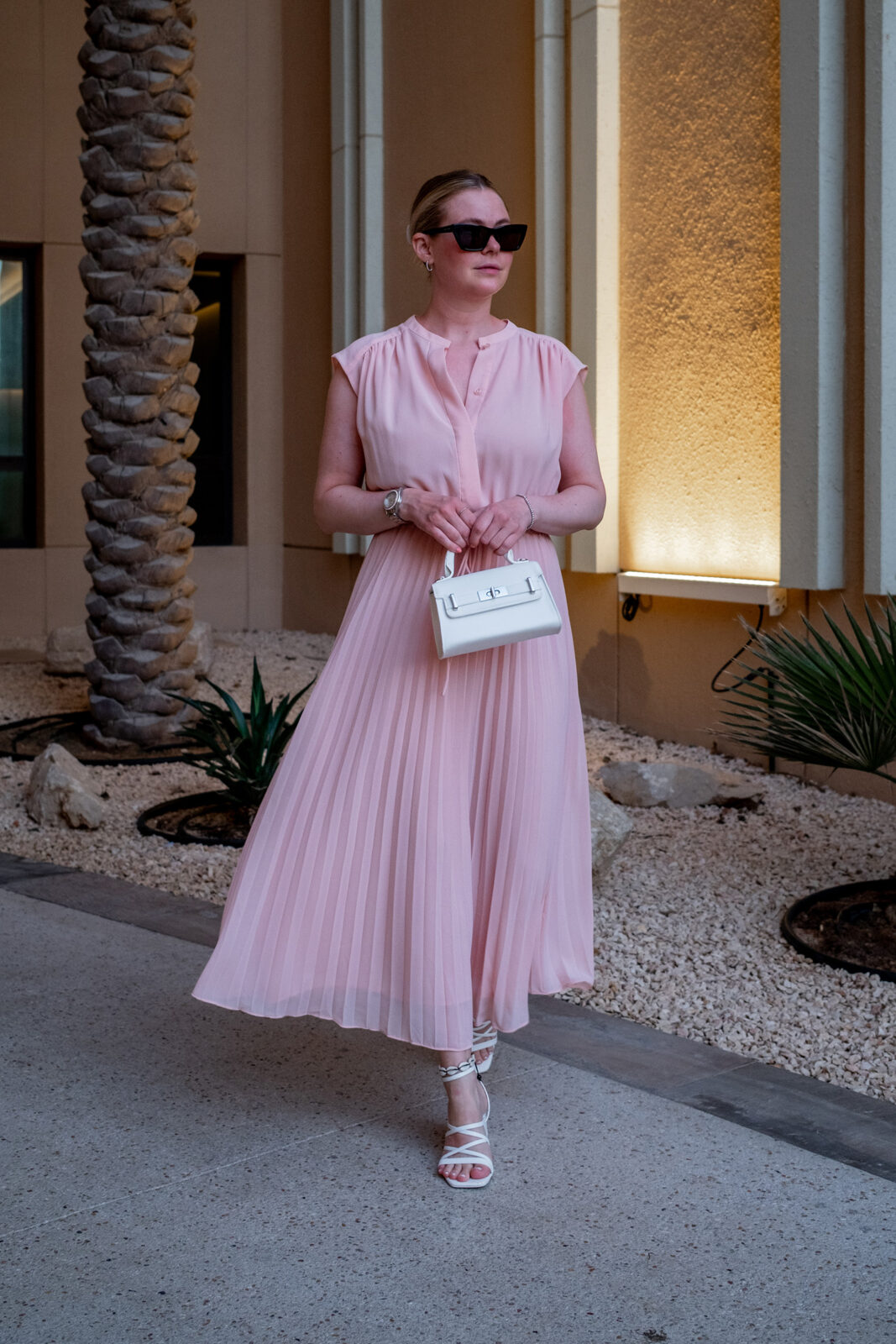 outfit taufe hochzeit dinner urlaub kleid rosa high heels weiß