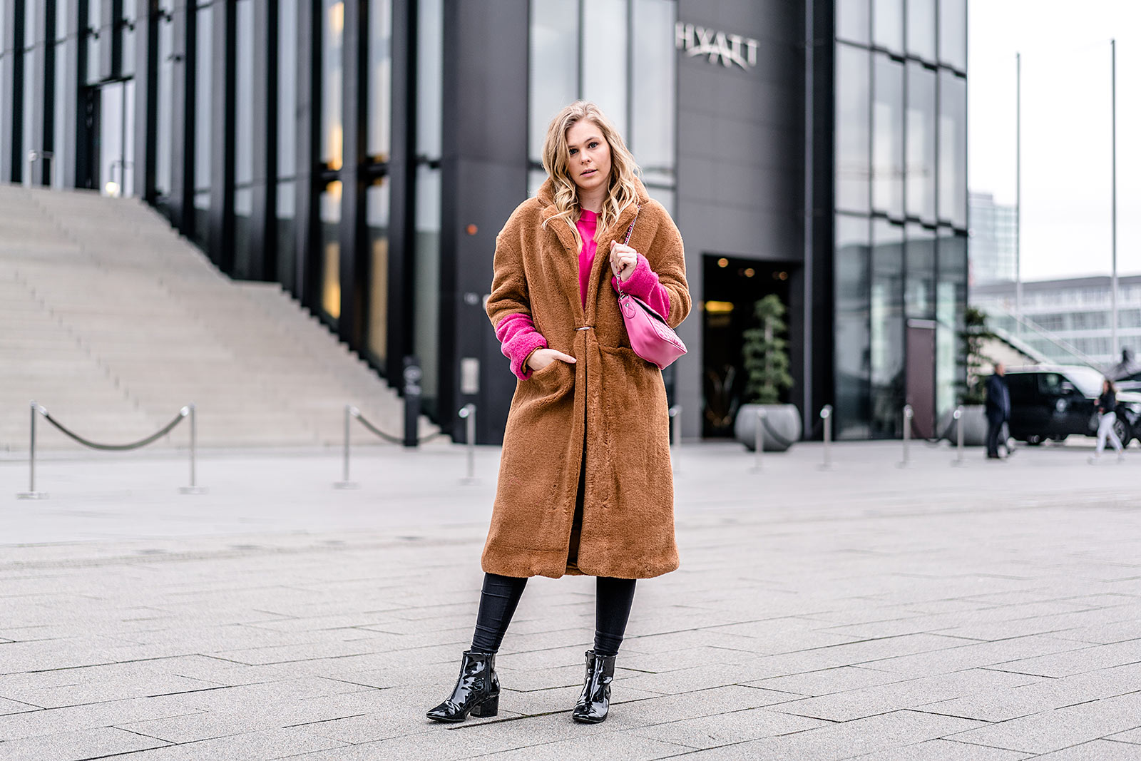 Camel Coat pink Accessoires Outfit Fashion Blogger Trend ootd Sunnyinga