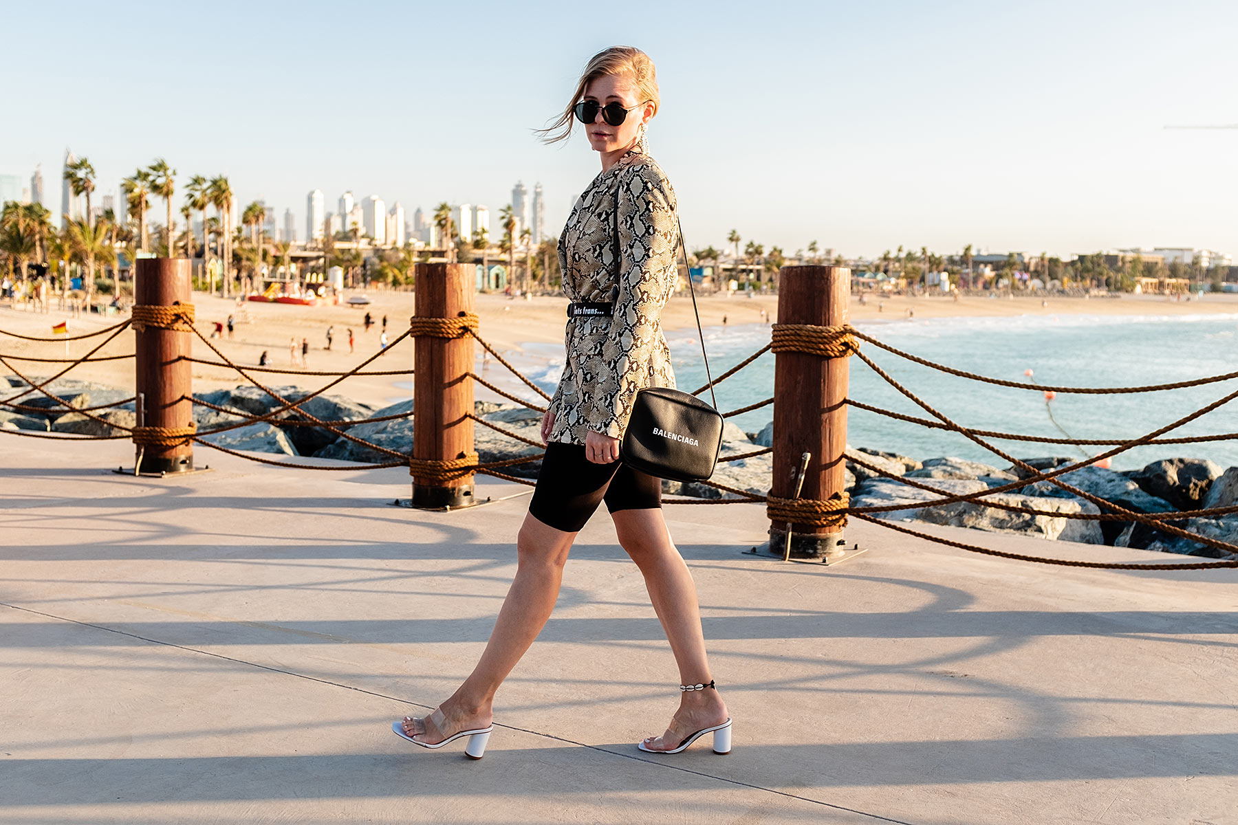 fashion blogger dubai outfit radlerhose sunnyinga