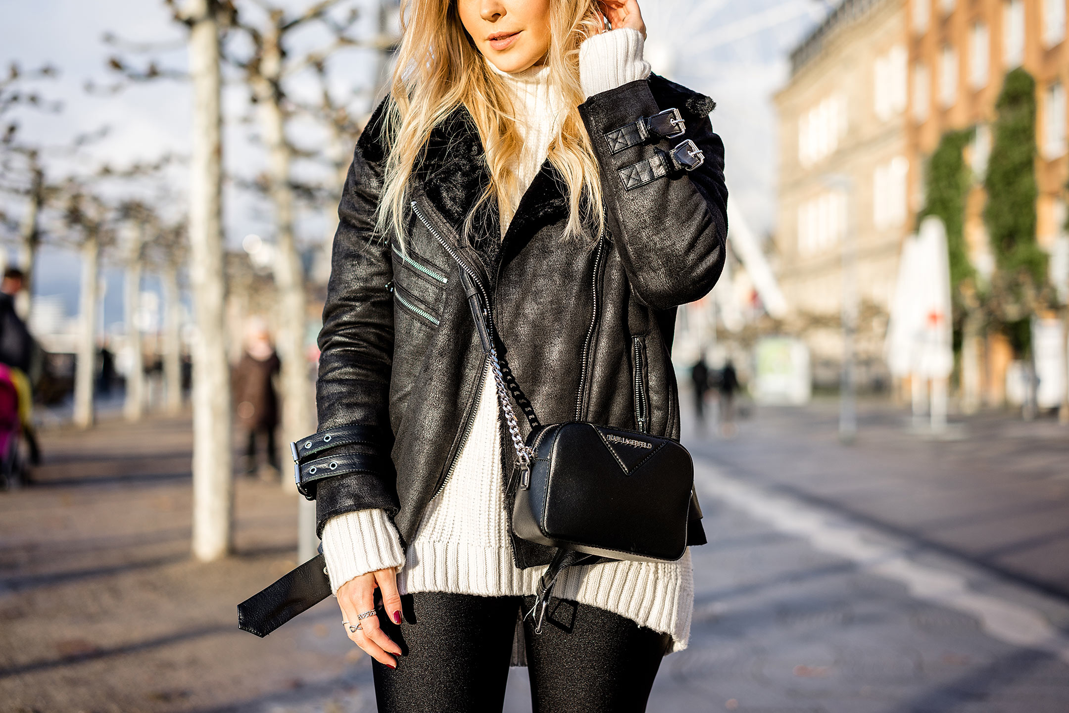 Karl Lagerfeld Umhängetasche schwarz silber Outfit Fashion Blogger Sunnyinga