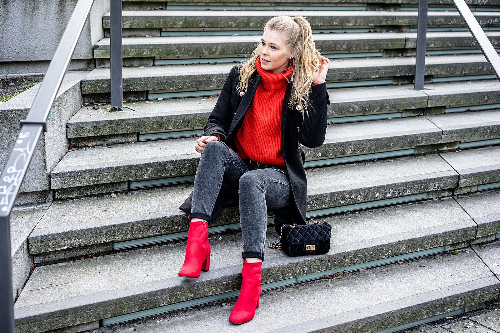 rote Schuhe kombinieren Outfit Idee Fashion Blogger Sunnyinga