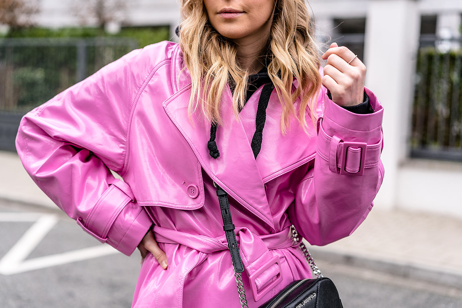 vinyl trenchcoat pink fashion blogger sunnyinga