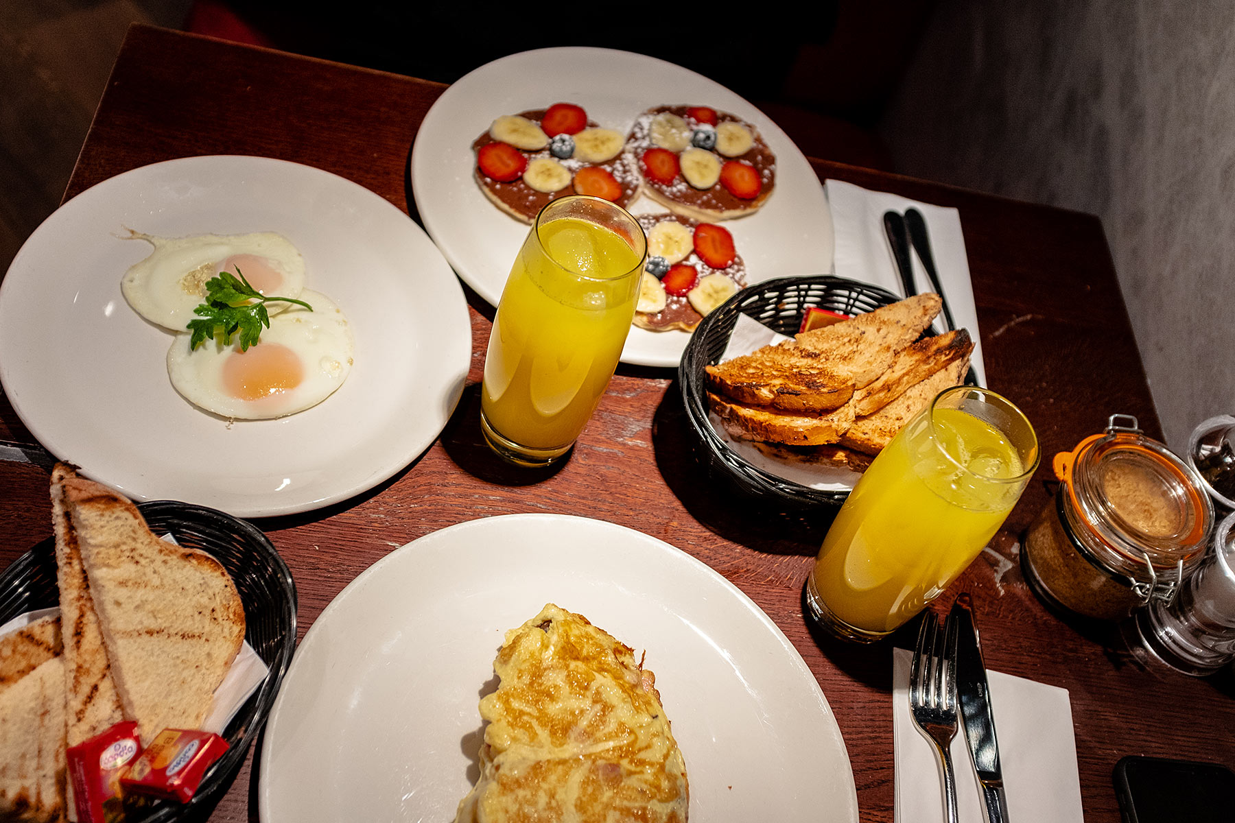 vq restaurant dorsett city hotel breakfast frühstück sunnyinga